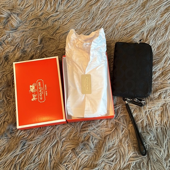 New Coach Double Zipper compartment wristlet wallet black monogram C - Picture 8 of 8